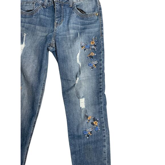Democracy Girlfriend Fit Floral Embroidered Distressed Jeans‎ Size 6 - Picture 7 of 10